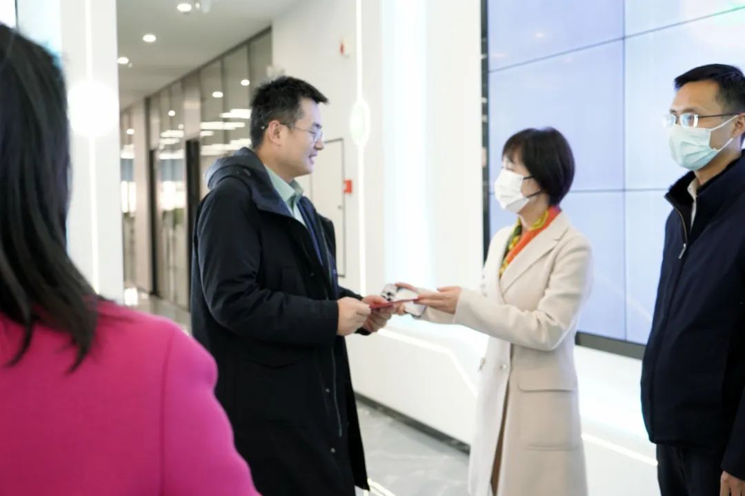 暖心慰问 | 东湖高新区管委会领导走访艾米森 暖心慰问 | 东湖高新区管委会领导走访艾米森
